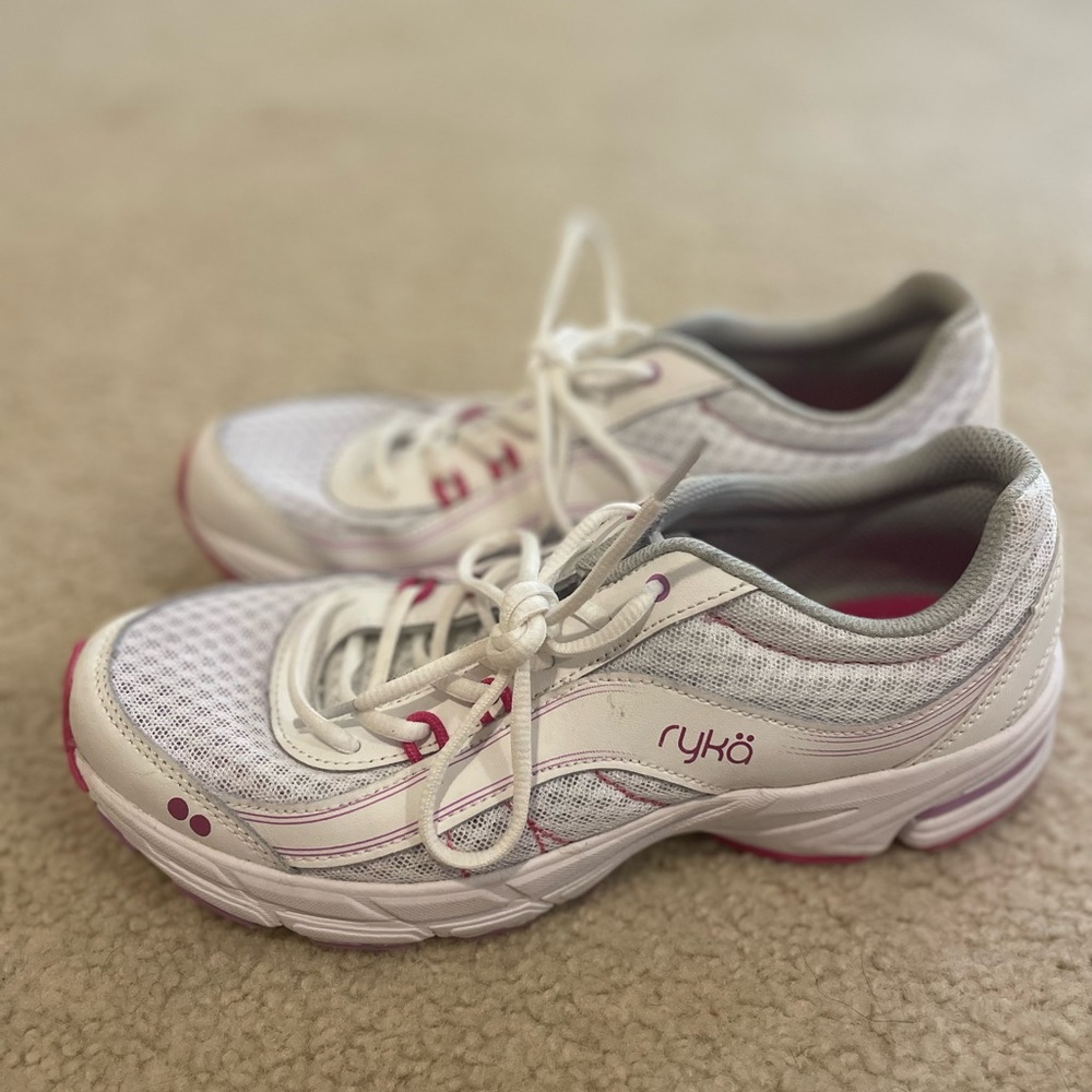 Ryan women’s white tennis shoes